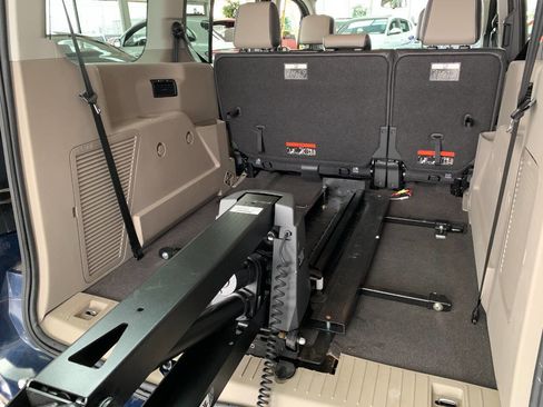 Used 2014 Ford Transit Connect XLT image 10