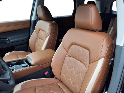 New 2026 Nissan Pathfinder Platinum AWD/4WD image 21