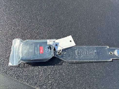 New 2026 Toyota Camry SE image 33