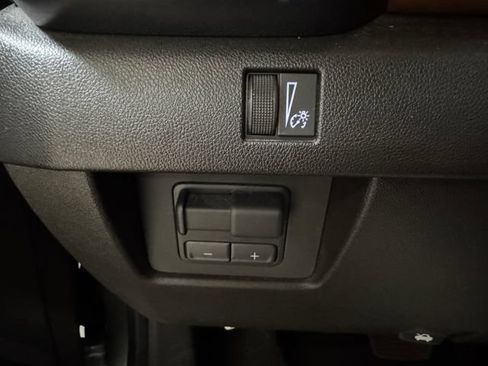 Used 2025 GMC Canyon AT4 w/ AT4 Premium Package AWD/4WD image 10