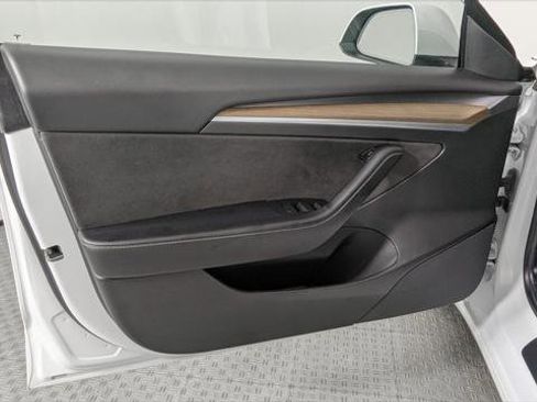Used 2021 Tesla Model 3 Standard Range Plus image 12