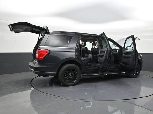 Used 2023 Ford Expedition XLT RWD image 28