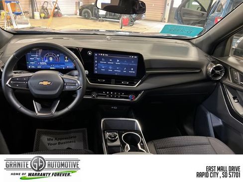 Used 2026 Chevrolet Equinox LT AWD/4WD image 13