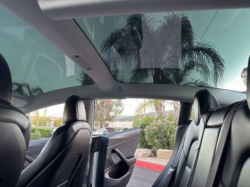 Used 2018 Tesla Model 3 Long Range image 25