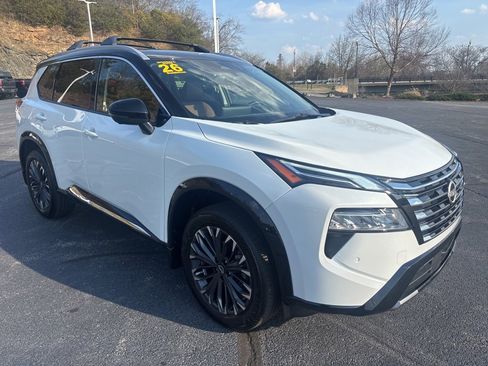 Used 2026 Nissan Rogue Platinum w/ Platinum Premium Package image 7