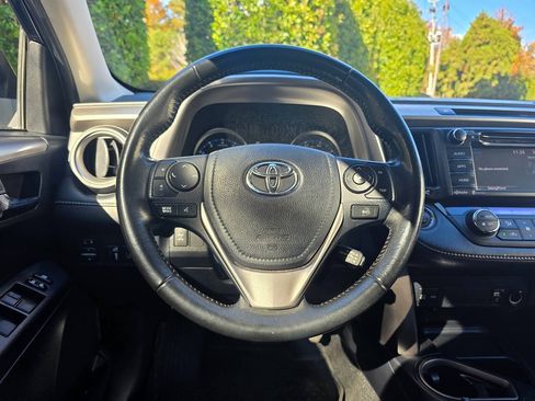 Used 2018 Toyota RAV4 XLE w/ Plus Extra Value Package AWD/4WD image 19
