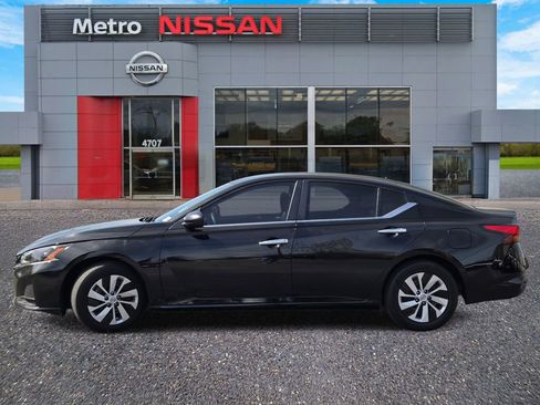 Certified 2024 Nissan Altima 2.5 S FWD image 3