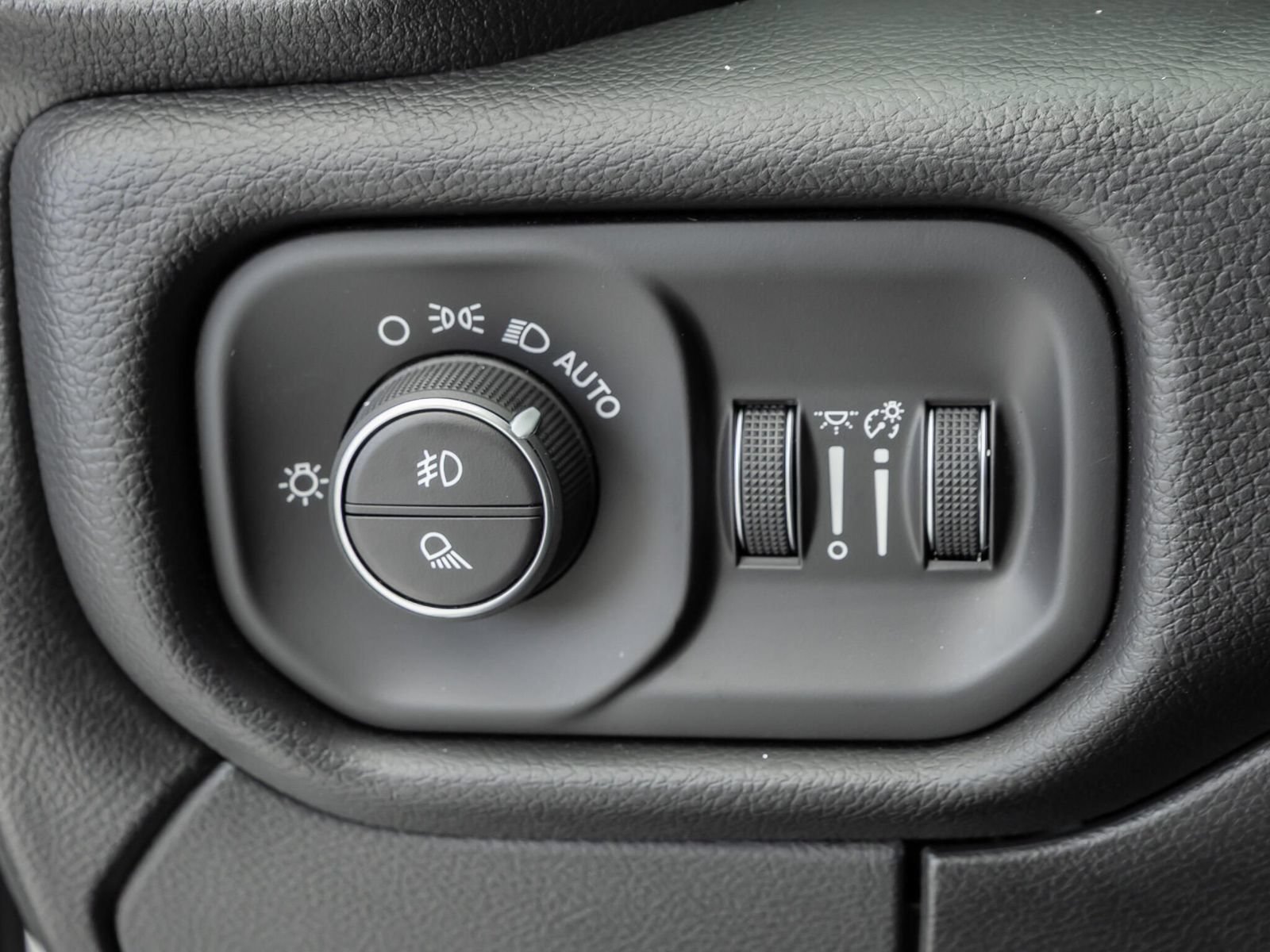 Used 2026 RAM 3500 Laramie AWD/4WD image 21