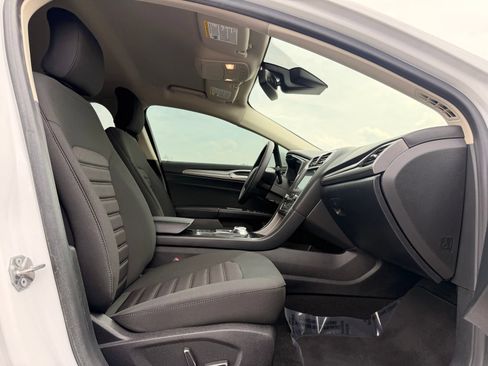 Used 2019 Ford Fusion SE FWD image 20