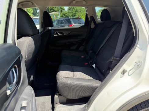 Used 2017 Nissan Rogue SV AWD/4WD image 12