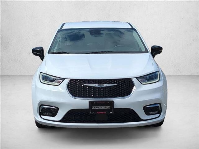 Used 2024 Chrysler Pacifica Limited FWD image 2