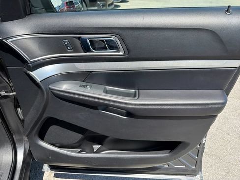 Used 2017 Ford Explorer XLT w/ Equipment Group 202A FWD image 23