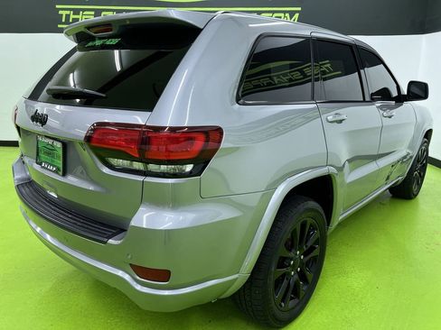 Used 2020 Jeep Grand Cherokee Altitude AWD/4WD image 10