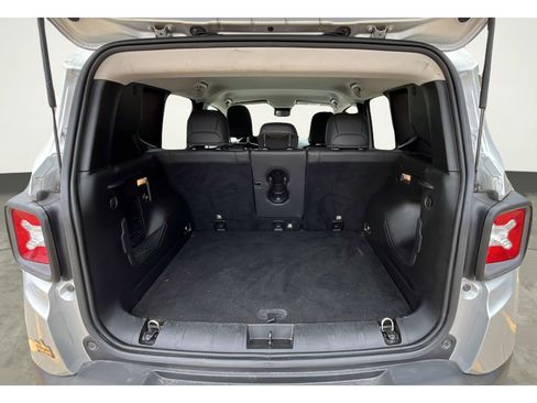 Used 2016 Jeep Renegade Trailhawk w/ Premium Trailhawk Package AWD/4WD image 18