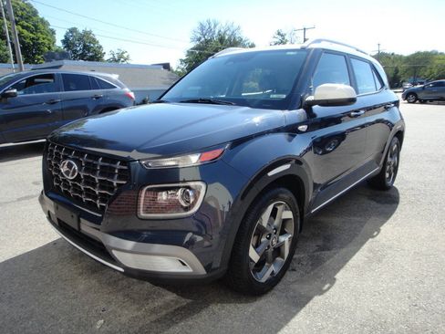 Used 2023 Hyundai Venue Limited FWD image 1