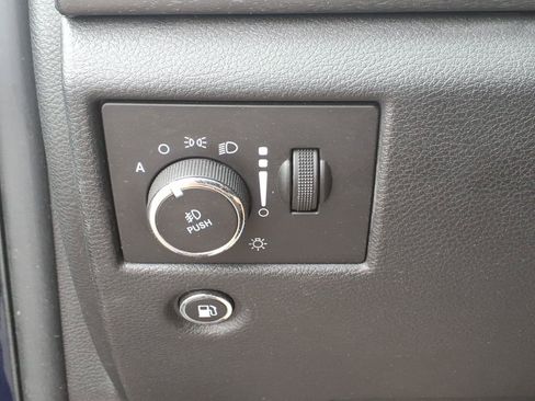 Used 2018 Jeep Grand Cherokee Laredo AWD/4WD image 24