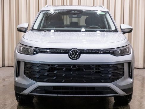 New 2026 Volkswagen Tiguan SE image 3
