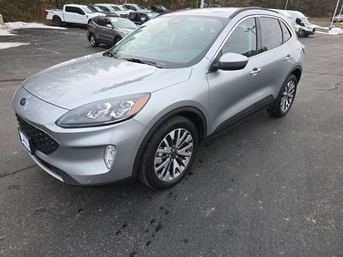 Certified 2022 Ford Escape Titanium image 3