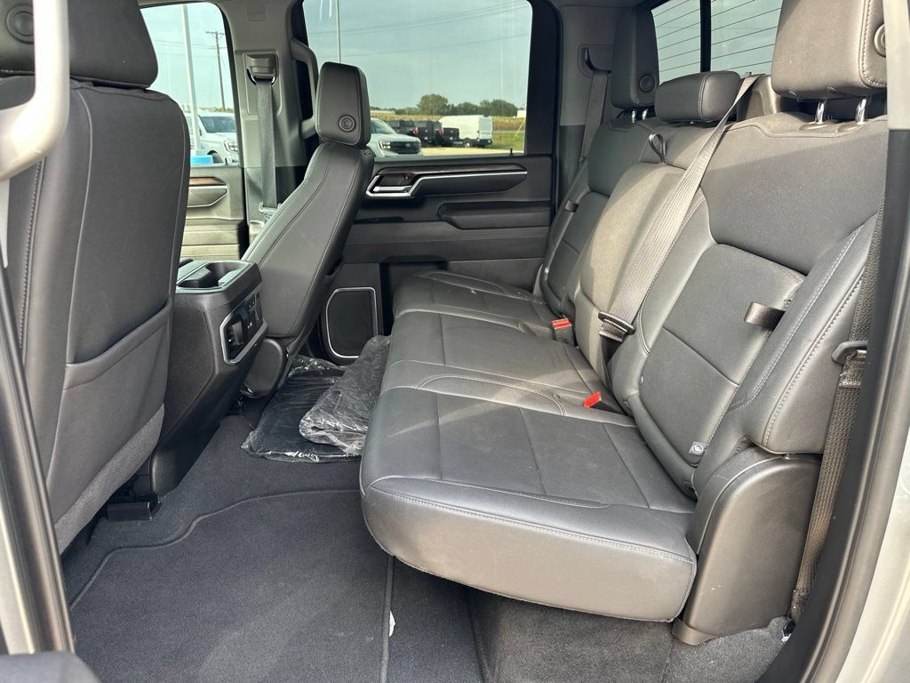 Used 2025 GMC Sierra 3500 SLT w/ SLT Premium Package AWD/4WD image 28