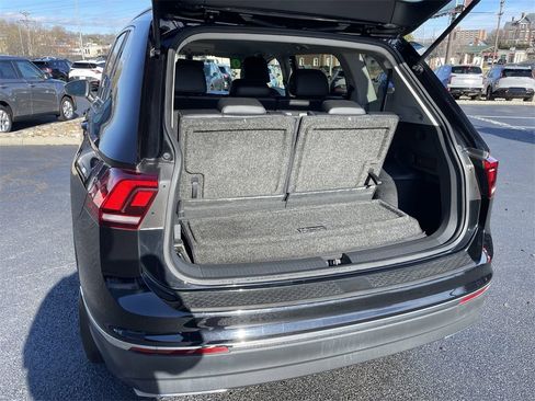 Used 2020 Volkswagen Tiguan SE image 35