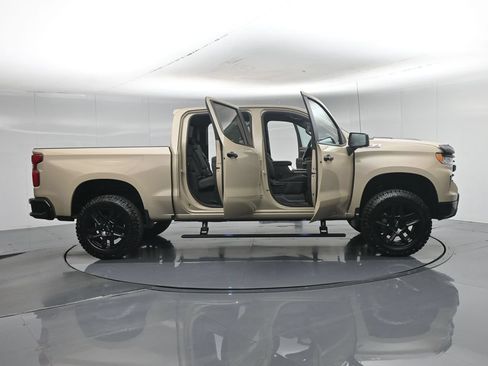 Used 2022 Chevrolet Silverado 1500 LT Trail Boss w/ Convenience Package II AWD/4WD image 4