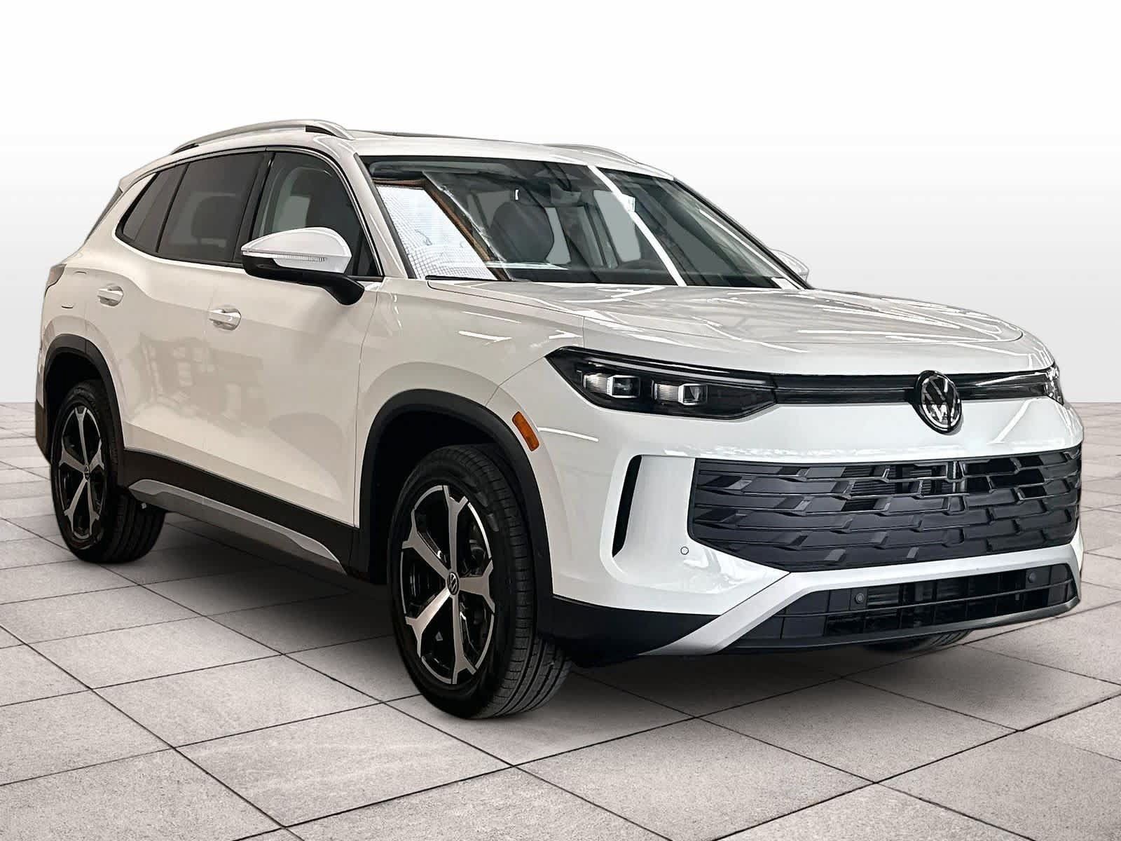 New 2026 Volkswagen Tiguan SE AWD/4WD image 2