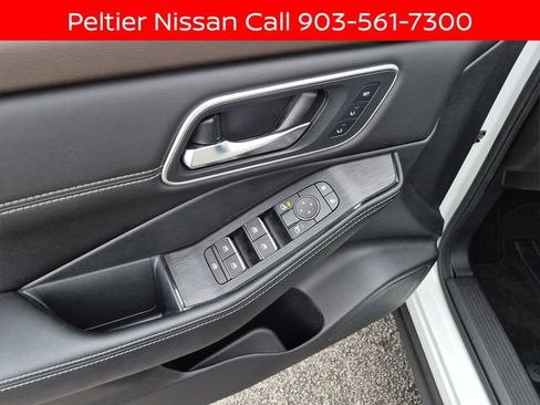 Certified 2023 Nissan Rogue Platinum w/ Platinum Premium Package FWD image 23