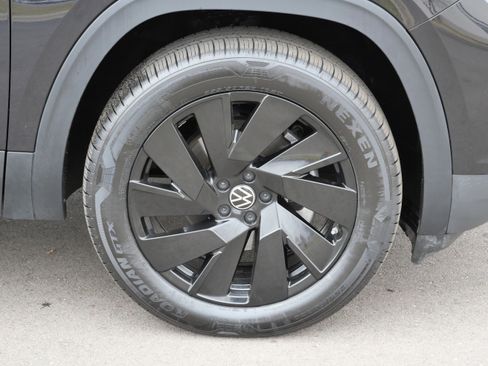 Certified 2025 Volkswagen Atlas SE image 14