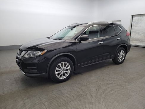 Used 2018 Nissan Rogue SV image 2