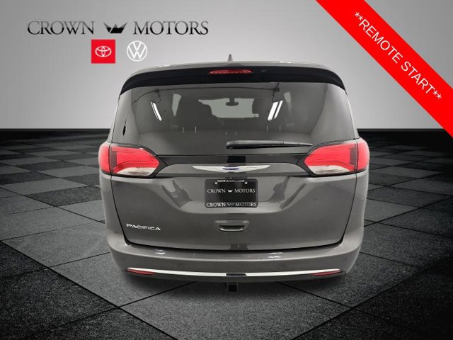 Used 2020 Chrysler Pacifica Touring w/ Cold Weather Group FWD image 5