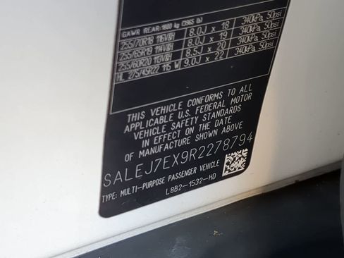 Certified 2024 Land Rover Defender 110 S image 38