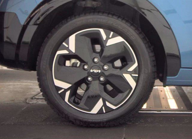 Certified 2023 Kia Niro Wave FWD image 19