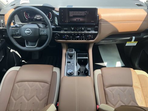 New 2026 Nissan Pathfinder Platinum AWD/4WD image 2