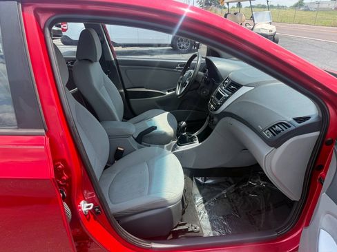 Used 2014 Hyundai Accent SE FWD image 10