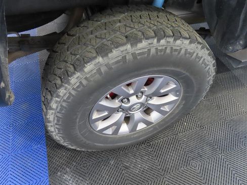 Used 2021 Toyota Tacoma TRD Off-Road w/ Technology Package image 8