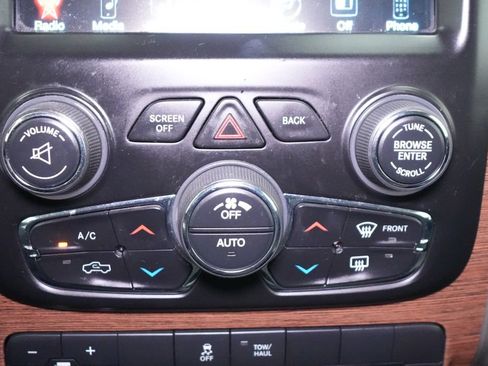Used 2017 RAM 1500 Laramie AWD/4WD image 32