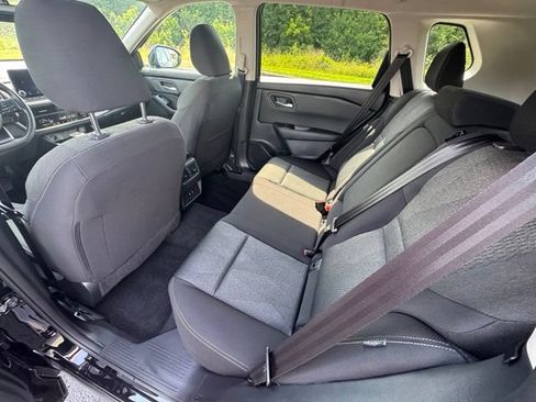 Used 2025 Nissan Rogue SV AWD/4WD image 18