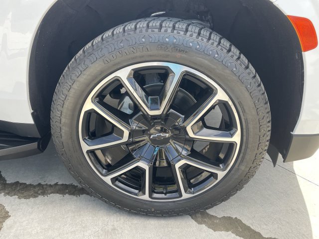 Used 2023 Chevrolet Tahoe RST w/ Luxury Package AWD/4WD image 32