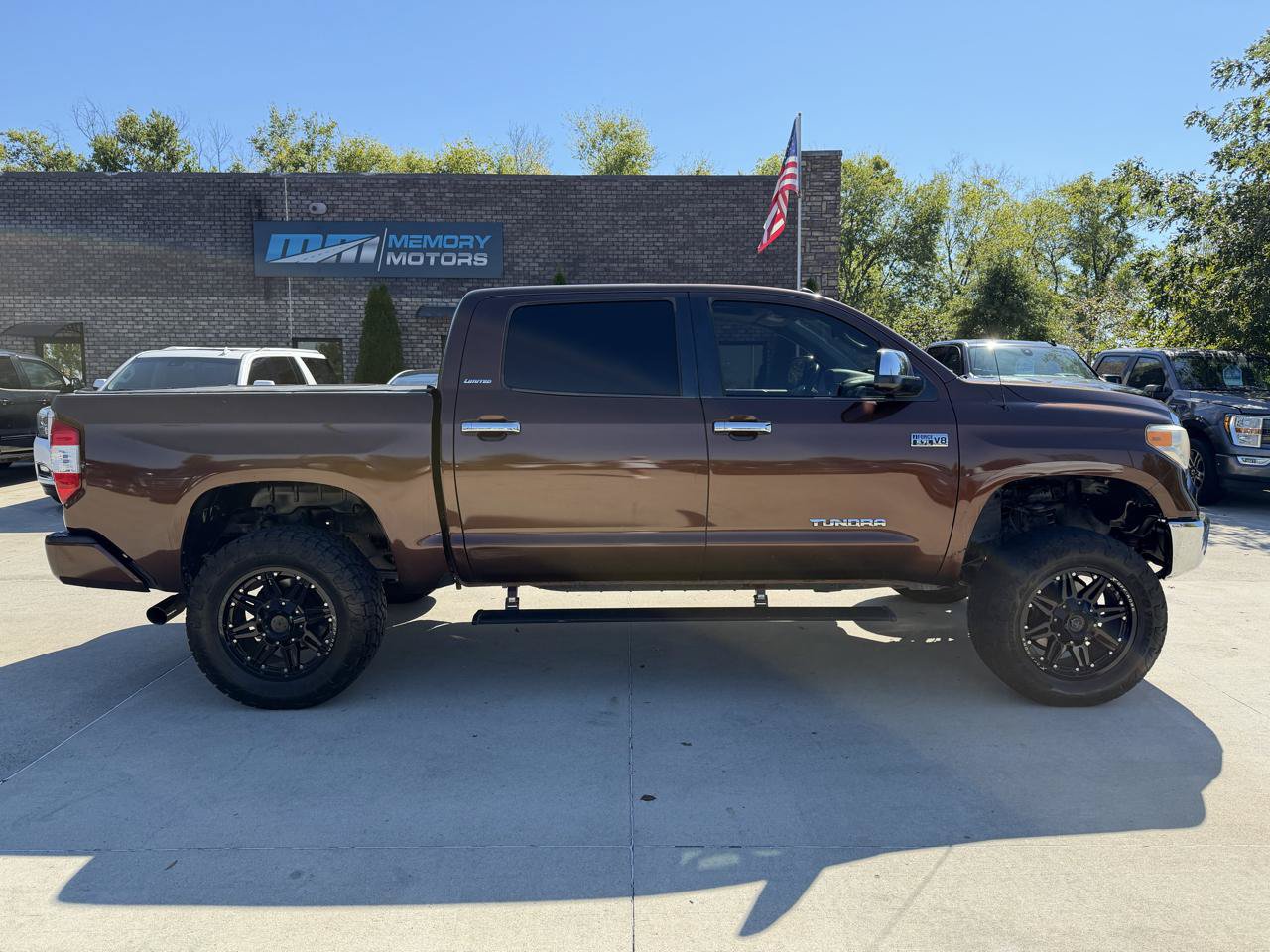 Used 2017 Toyota Tundra Limited w/ Limited Premium Package RWD image 8
