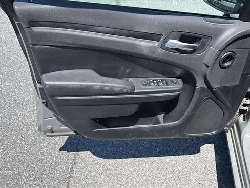 Used 2018 Chrysler 300 Touring w/ Sport Appearance Package RWD image 6