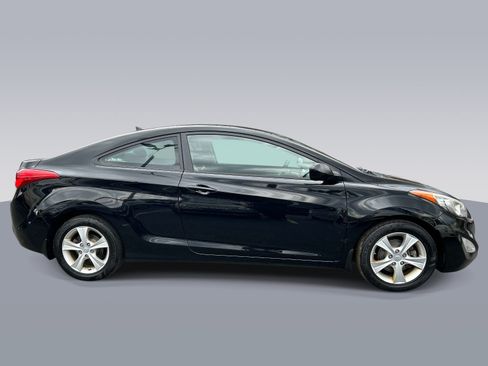 Used 2013 Hyundai Elantra FWD image 2
