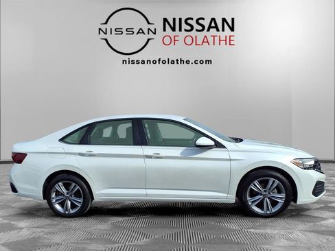 Used 2024 Volkswagen Jetta SE image 27