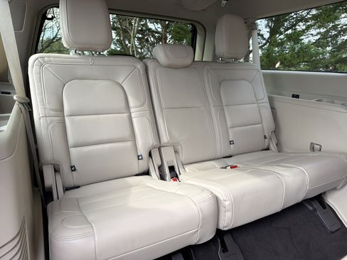 Used 2020 Lincoln Navigator L Reserve w/ Luxury Package image 32