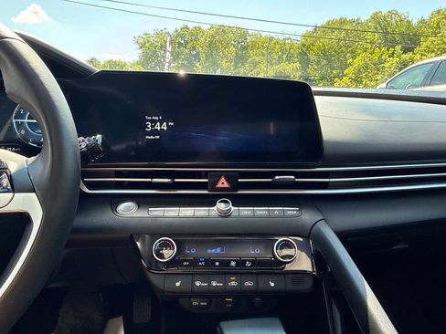 Used 2025 Hyundai Elantra SEL FWD image 16