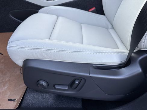 New 2026 Volvo XC40 B5 Ultra image 8