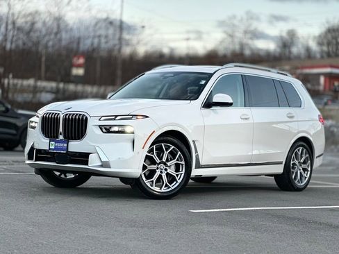 Certified 2025 BMW X7 xDrive40i w/ Premium Package image 1