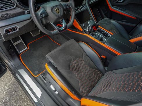 Used 2022 Lamborghini Urus AWD/4WD image 8
