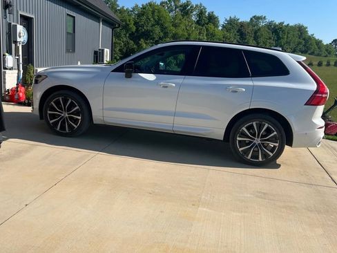 Used 2023 Volvo XC60 B5 Plus w/ Climate Package FWD image 2
