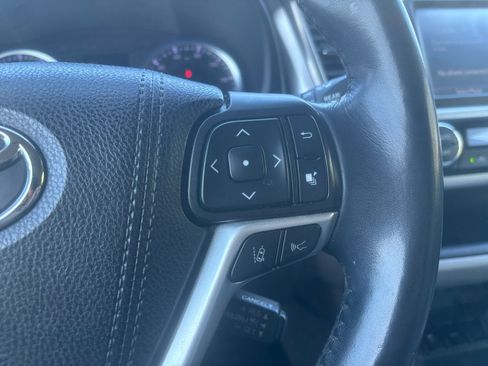Used 2019 Toyota Highlander XLE FWD image 23