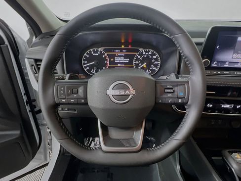 Used 2025 Nissan Rogue SV FWD image 14